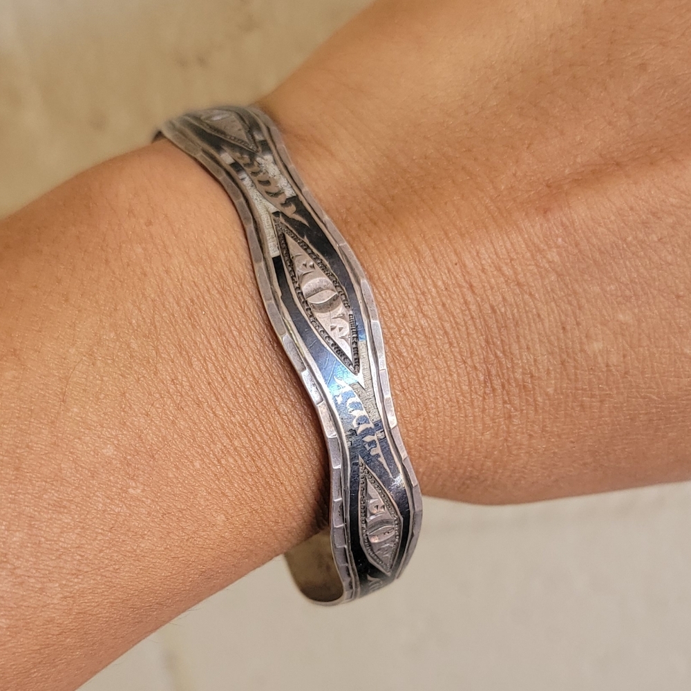 Vintage 87.5 % silver Russian niello ornate bracelet cuff